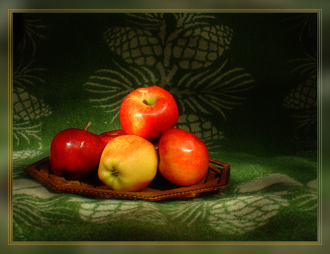 © hov - нaтюрморт с яблоками