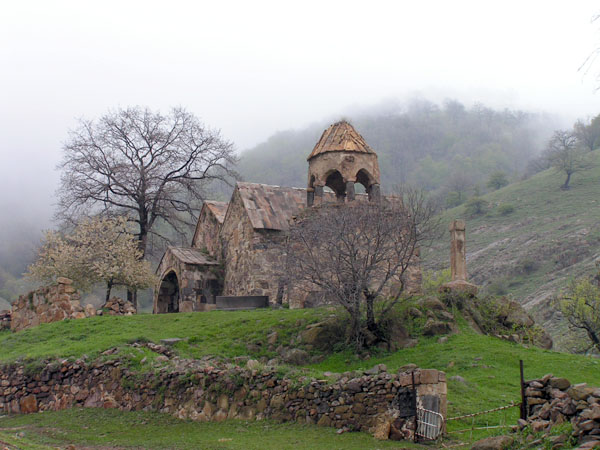 © Hovhannes Hovhannisyan - Церковь или то, что осталось от нее