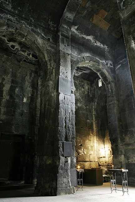 © Suren Manvelyan - Inside the basilica