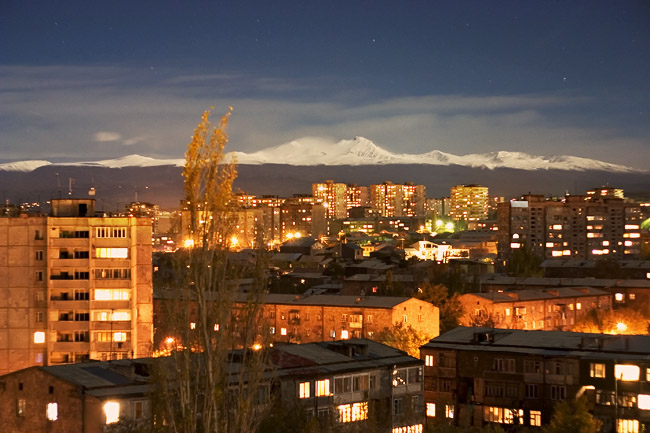 © Suren Manvelyan - Aragats at night.