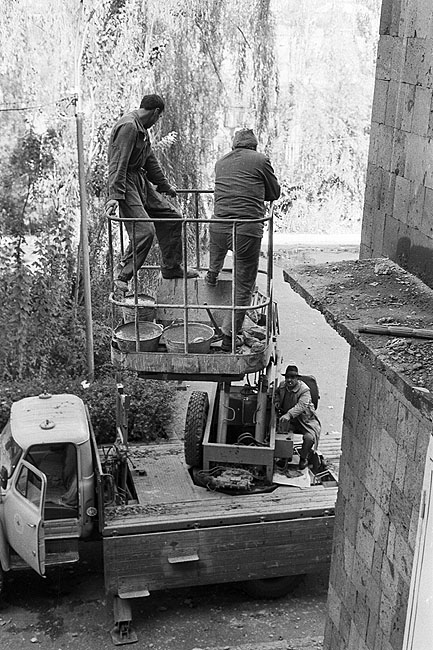 © Dr. Harout Tanielian - Men at work