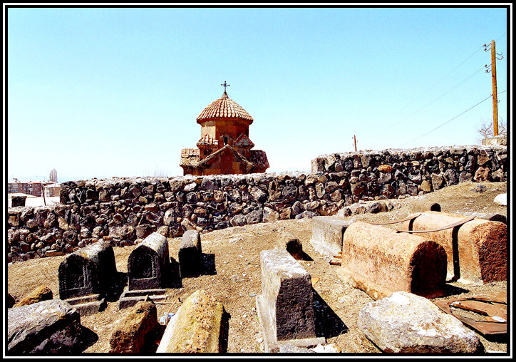 © Senekerimyan Hayk - Старое кладбище у Красной церкви