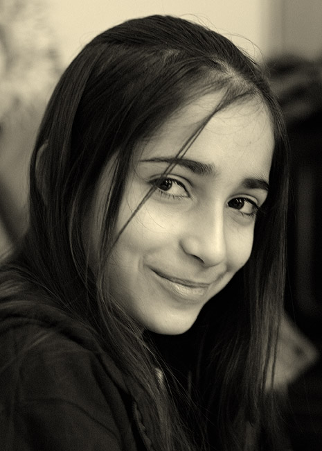 © Suren Manvelyan - Smiling girl
