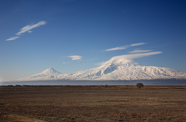 © Suren Manvelyan - Ararat obrabotannyj