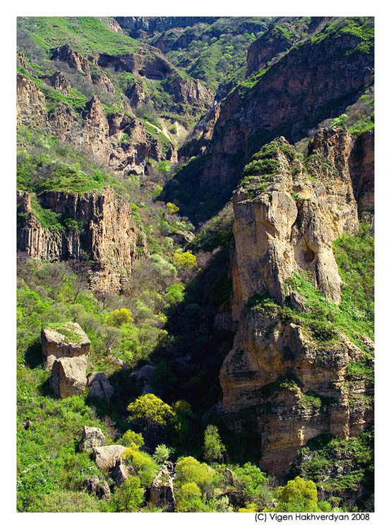 © Vigen Hakhverdyan - Скалы Армении