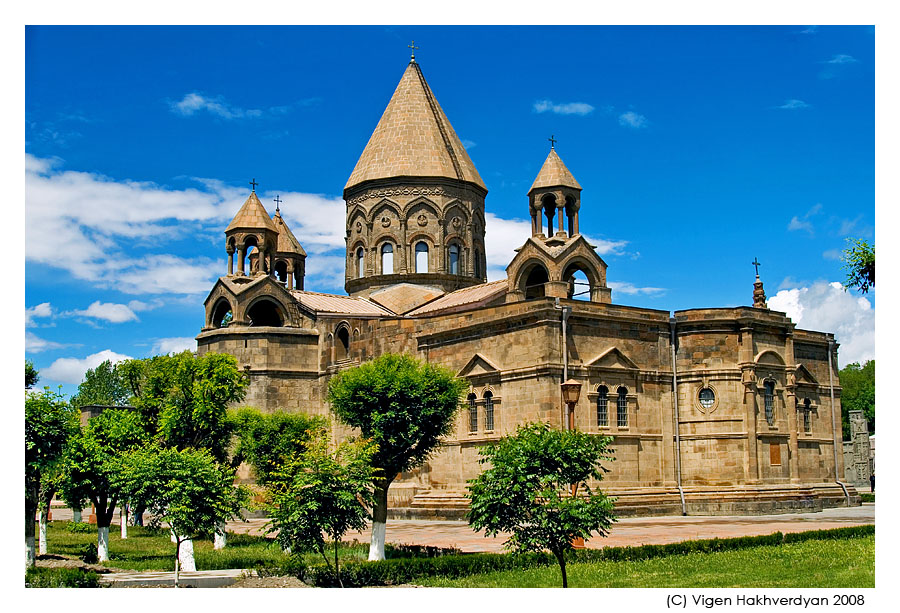 © Vigen Hakhverdyan - Echmiadzin Cathedral