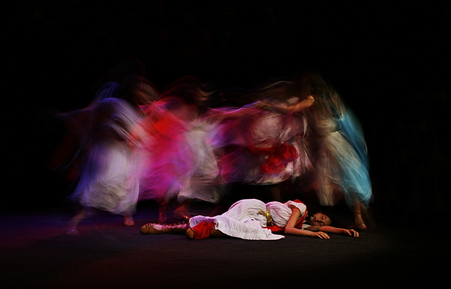 © Suren Manvelyan - Танец менад