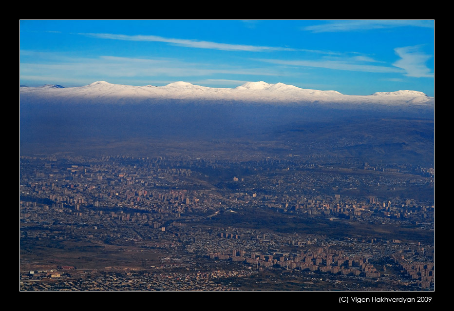 © Vigen Hakhverdyan - Пролетая над Ереваном