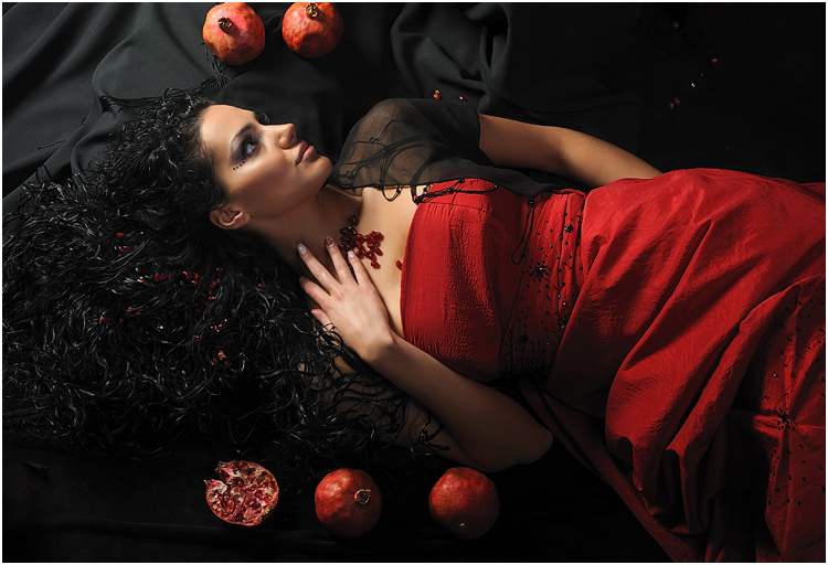 © Senekerimyan Hayk - Ева: красное и черное-4