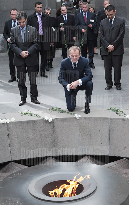 © Davit Hakobyan - Donald Tusk in Armenian Genocide Memorial (Tsitsernakaberd) 