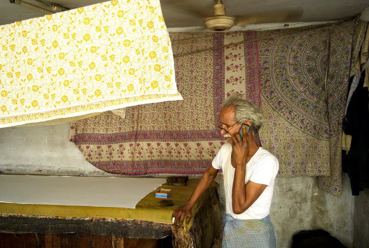 © Keith Ng - Carpet tailor, India