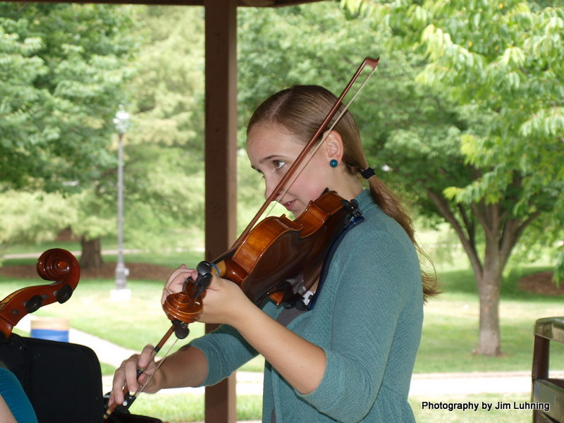 © Jim Luhning - Fiddler in the park!