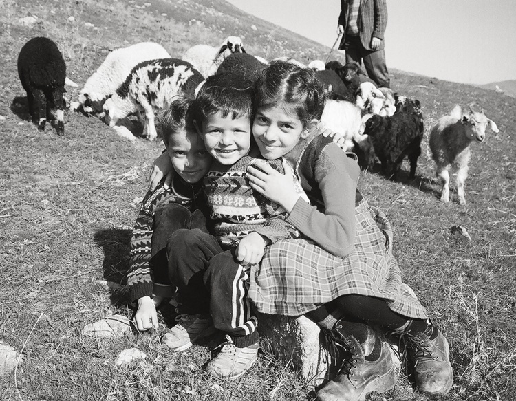 © Senekerimyan Hayk - Детство в деревне.