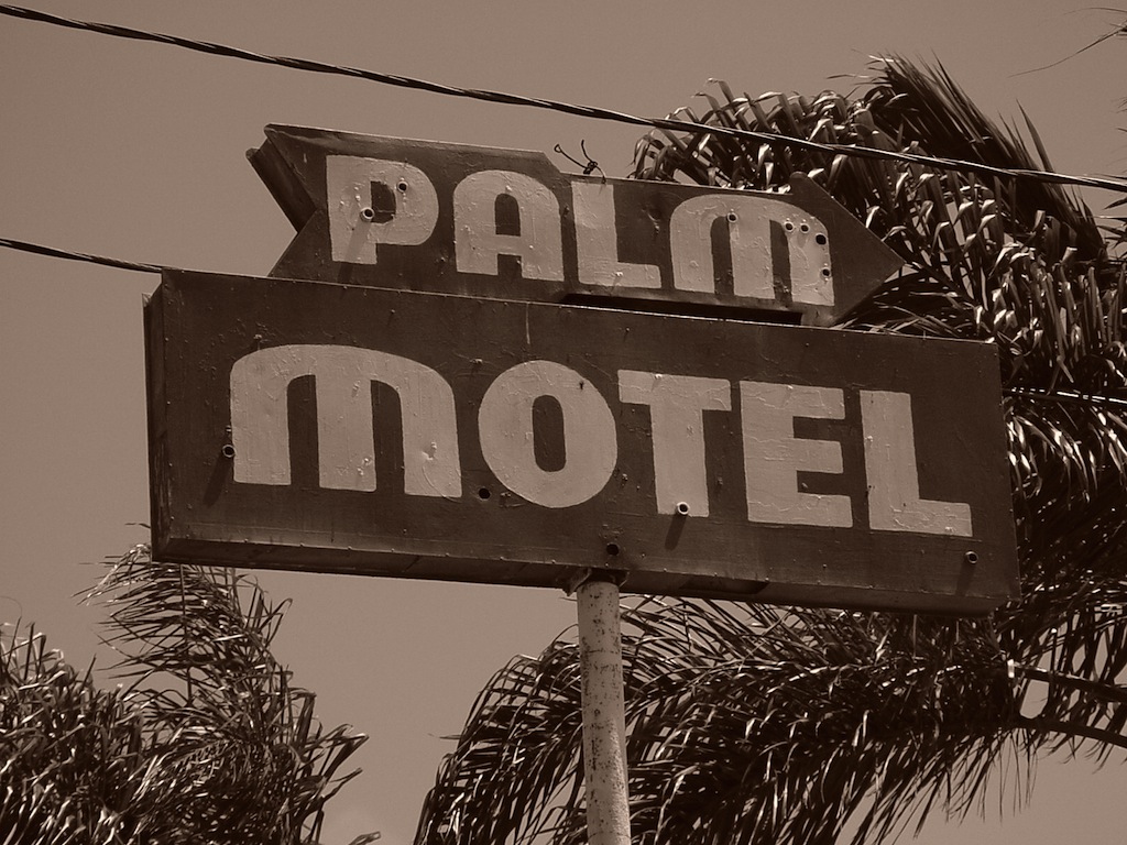 © Yuri Reese - Palm Motel