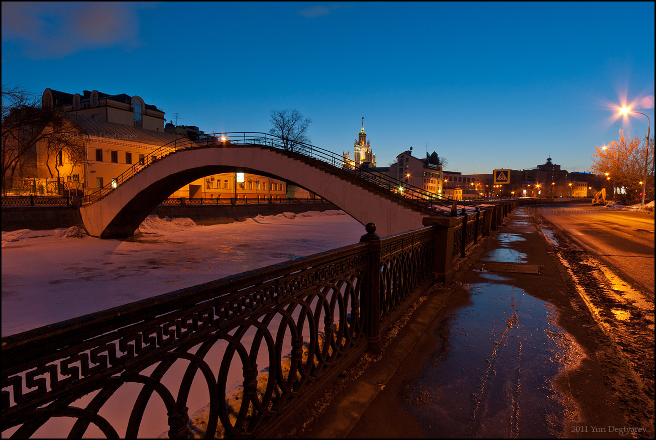 © Юрий Дегтярёв ( Yuri Degtyarev ) - - Москва. Садовнический мост. -