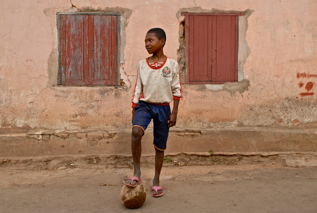 © anton crone - Footballer Antananarivo