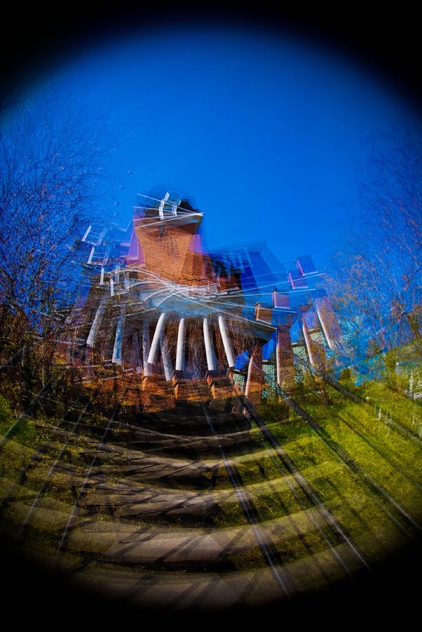 © Jean-Francois Dupuis - Strange house