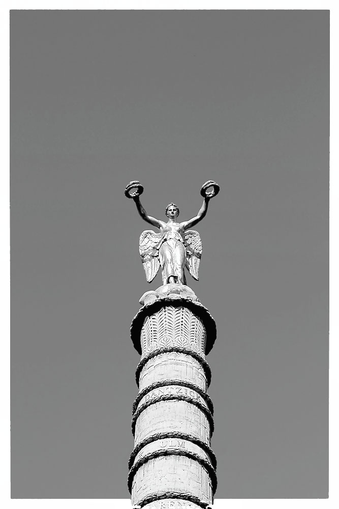 © Hayk Galstyan - The statue on top of the column of Place du Châtelet, Paris