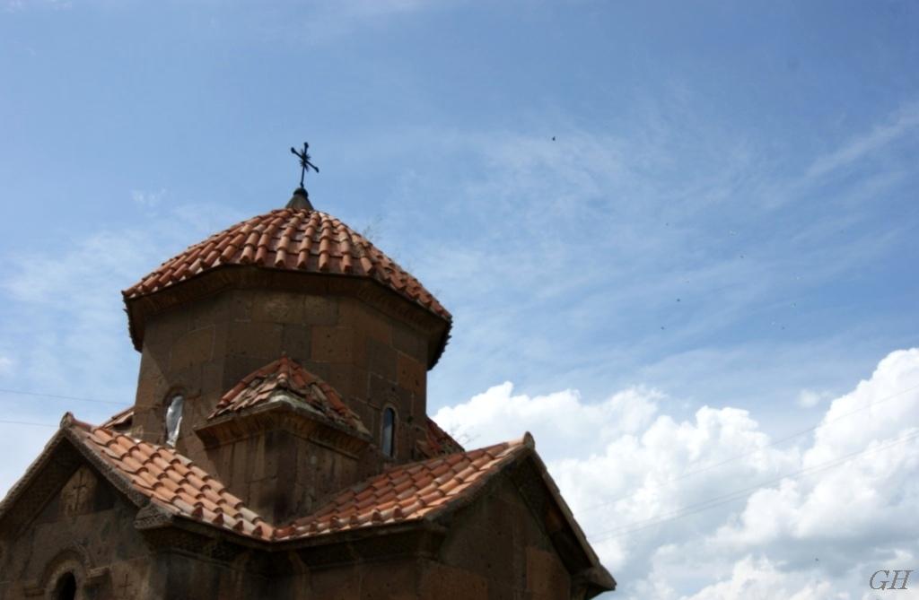 © Gayaneh Hovhannisyan - KARMRAVOR CHURCH, VII CENTURY / ASHTARAK, ARMENIA