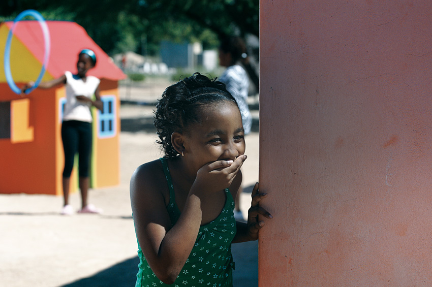 © Fabrice Boutin - Blue Africa - girl's game in Botswana