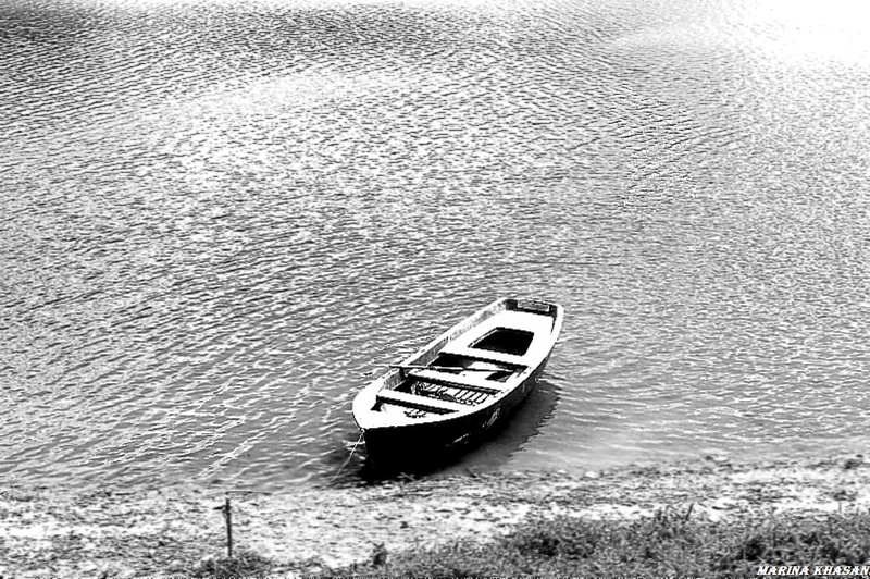 © Marina Khasan - lonely boat