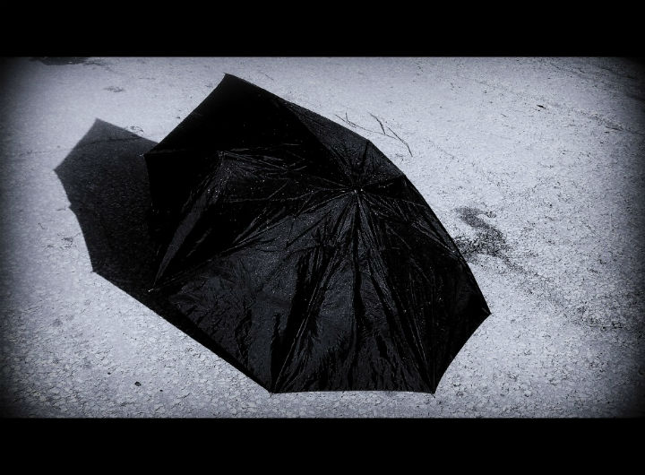 © Marina Khasan - The umbrella