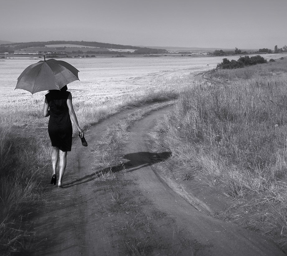 © Весела Янкова - Lady with umbrella, broken heel, and the path that led to nowhere