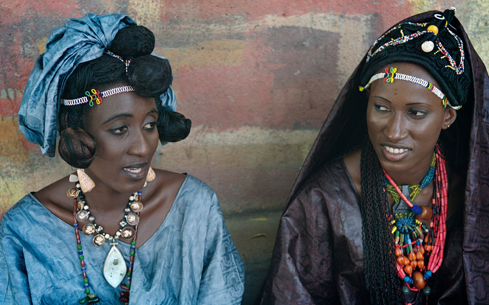 © Fabrice Boutin - Blue Africa- dress up girls for wedding – Mali