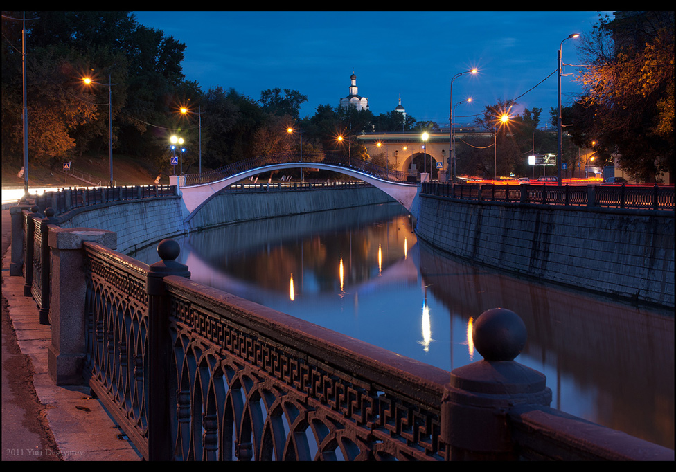 © Юрий Дегтярёв ( Yuri Degtyarev ) - - Москва. Таможенный мост. -