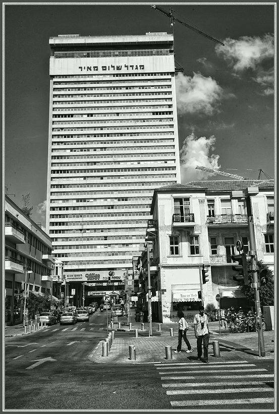 © Alexander Tolchinskiy - Tel-Aviv 3015 bw