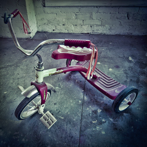 © Jean-Francois Dupuis - Red tricycle