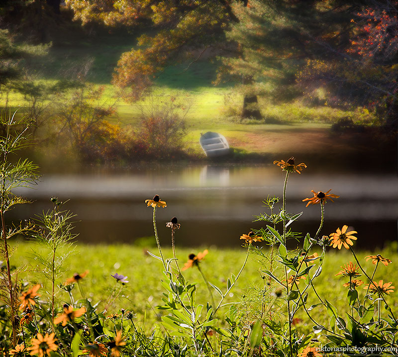 © Viktoria Mullin - Little boat's autumn dreams