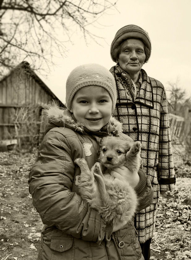 © Matvei BELYI - Я, щенок и моя добрая бабушка....