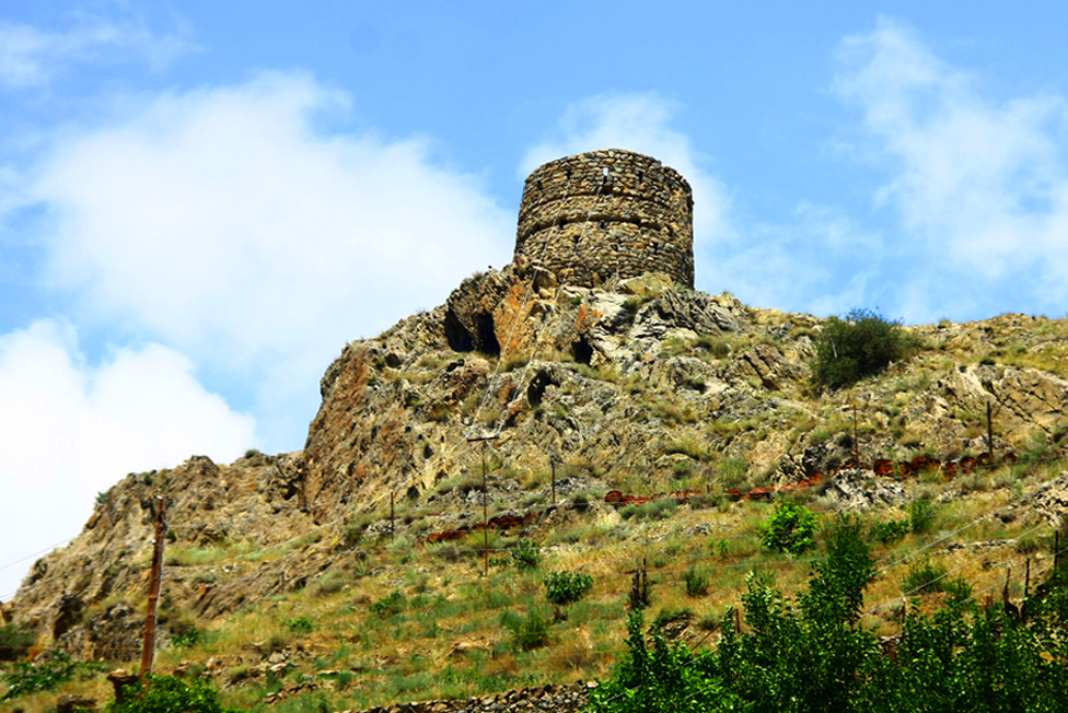 © Ruben - Ruins of castle in Meghry-Развалины крепости в Мегри