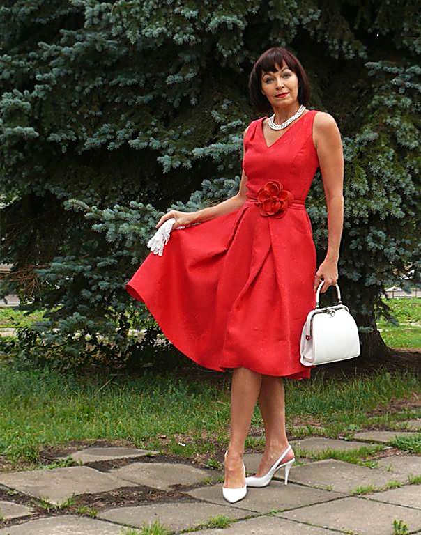 © Anna Akkuratova - Красное платье и я.