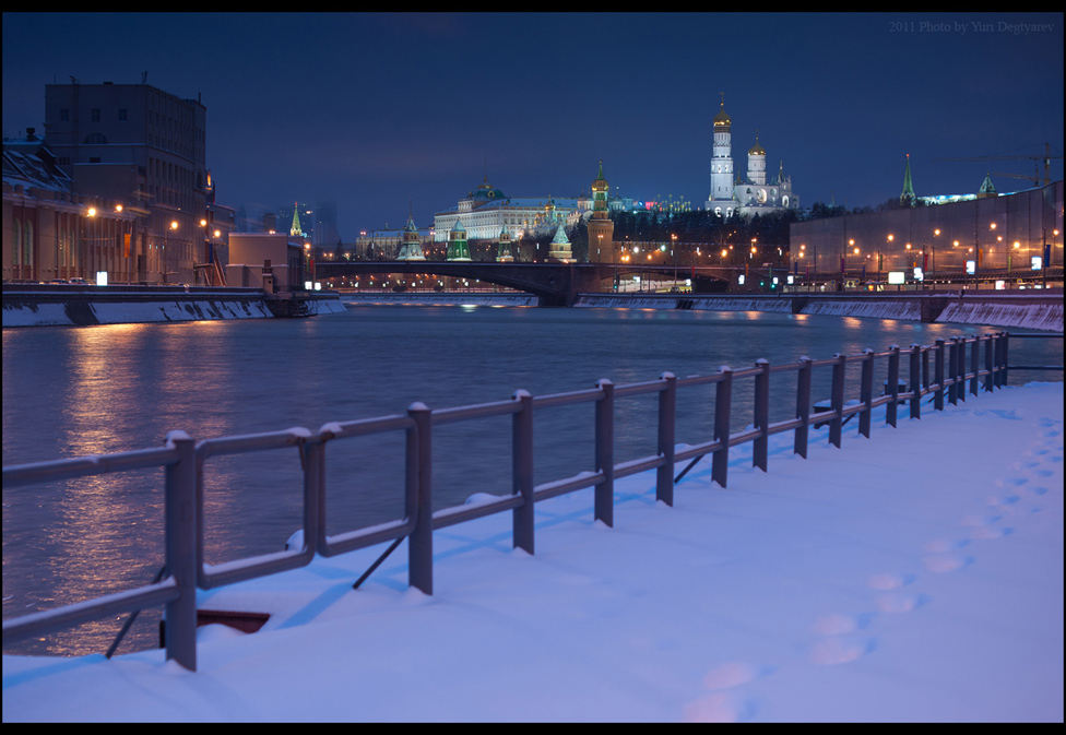 © Юрий Дегтярёв ( Yuri Degtyarev ) - - Москва. Вид с пристани Устьинского моста на Кремль. -