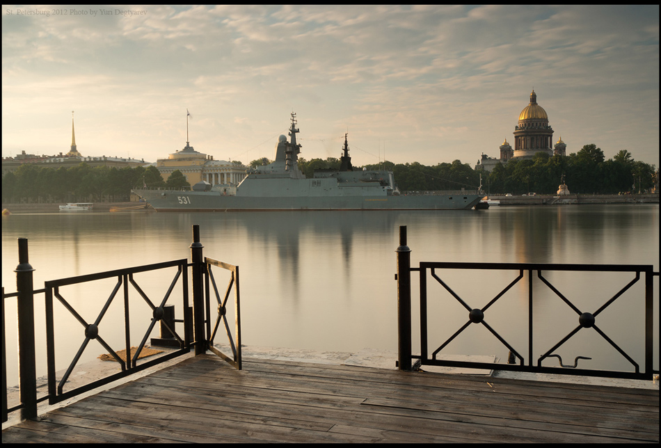 © Юрий Дегтярёв ( Yuri Degtyarev ) - St. Petersburg. Corvette is Soobrazitelny and St. Isaac's Cathedral.