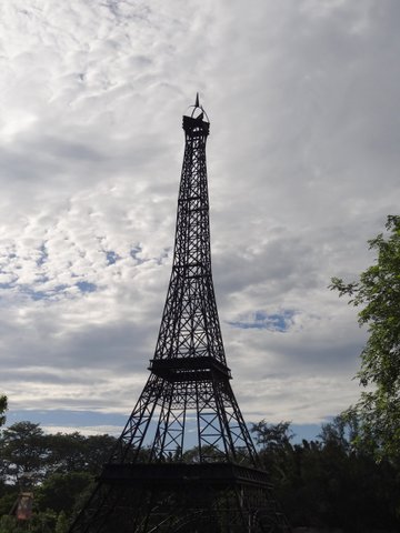 © Vivek Sharma - Eiffel Tower
