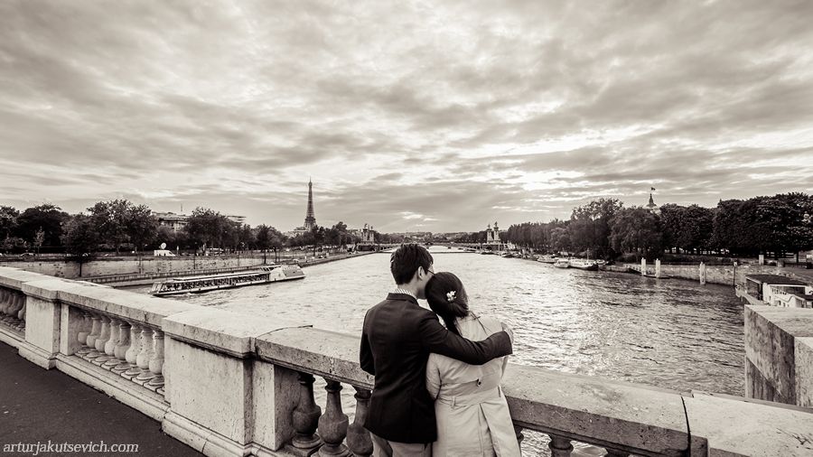 © Artur Yakutsevich - lovers in Paris