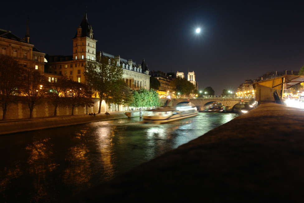 © alexander benenson - Night Paris