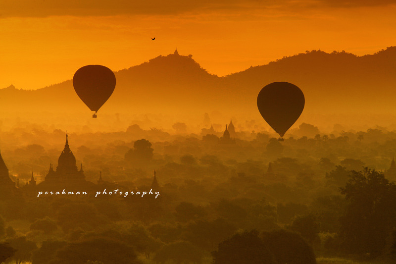 © perak man - Ballooning over Bagan