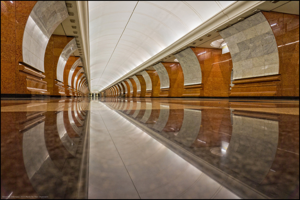 © Юрий Дегтярёв ( Yuri Degtyarev ) - Moscow. Metro station Park Pobedy.