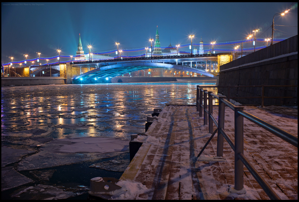 © Юрий Дегтярёв ( Yuri Degtyarev ) - Moscow. Great Stone Bridge and Kremlin.