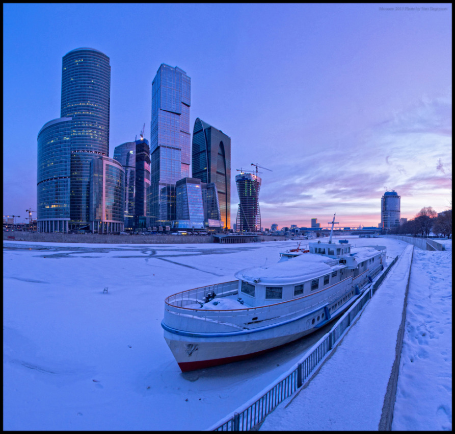 © Юрий Дегтярёв ( Yuri Degtyarev ) - Moscow. Moscow-city.