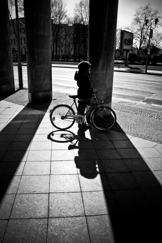© Maria Zak - Девочка и велосипед