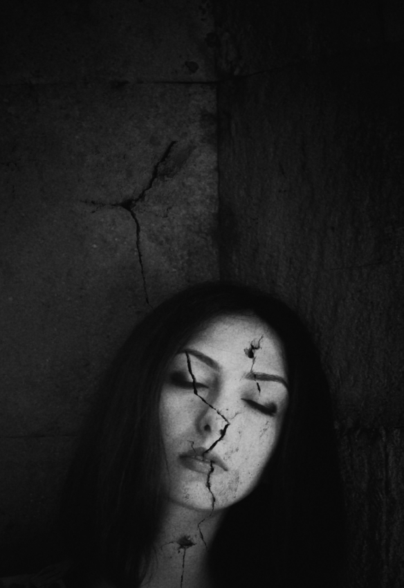 © Maria Zak - Broken me