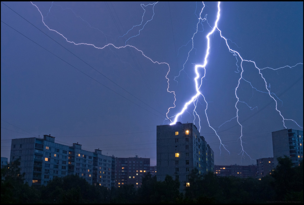 © Юрий Дегтярёв ( Yuri Degtyarev ) - Moscow. Thunderstorm in Teply Stan district.