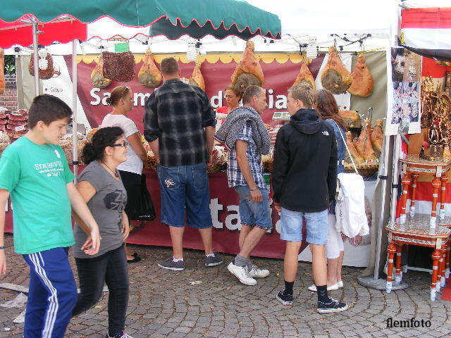 © flemming rasmussen - Street market