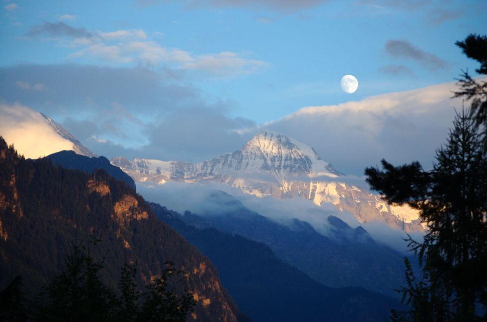 © Irina Kiselyova - Jungfrau in the evening