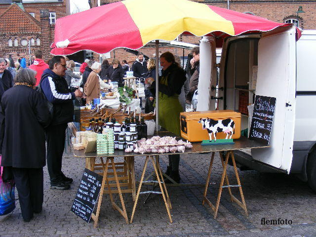 © flemming rasmussen - Street market